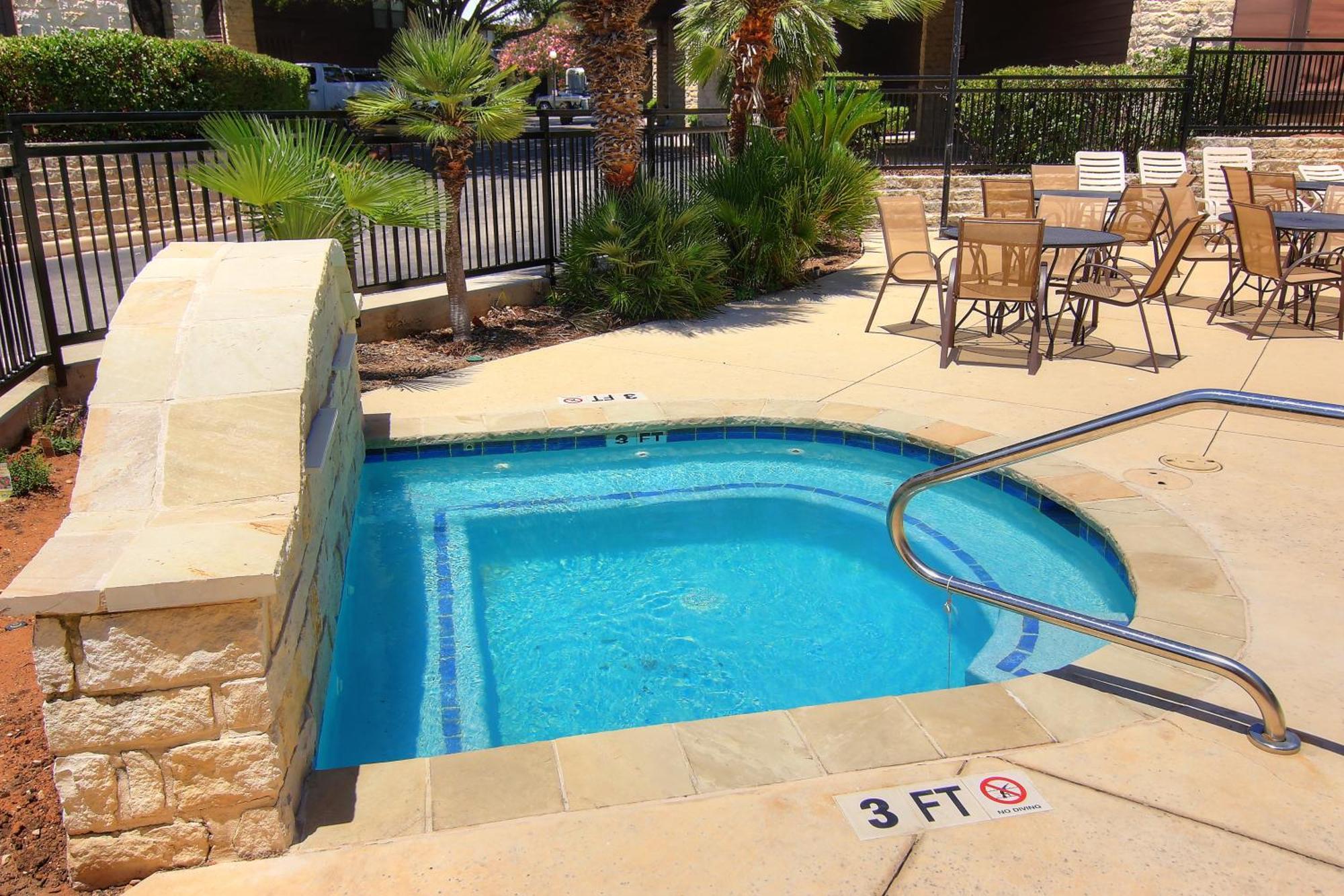 The Iron Cactus Condo On The Comal Cw C102 New Braunfels Buitenkant foto